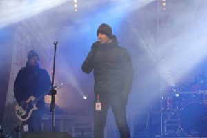 Finał WOŚP, Stary Rynek w Bydgoszczy - 11.01.2015. Koncert z rock cover band Momenty. Fot. Ewa Lewandowska